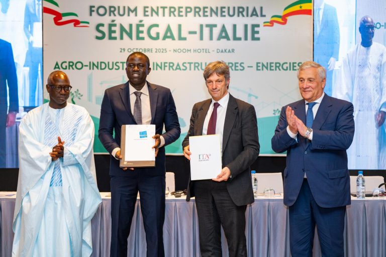 Dakar, 29 ottobre 2025. Il Ministro degli Esteri Tajani insieme al Ministro dell’Agricoltura Diagne inaugurano il business forum Italia-Senegal.