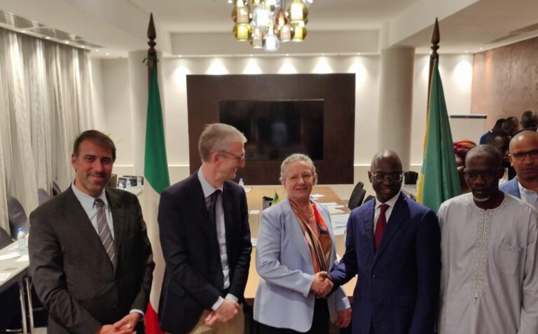 Dakar, 2 maggio 2024. Incontro dell’Ambasciatrice Bertolini, insieme al Direttore Generale per la Cooperazione allo Sviluppo, Stefano Gatti, e il Direttore di AICS, Marco Rusconi, con il Ministro dell’Agricoltura senegalese, Mabouba Diagne.